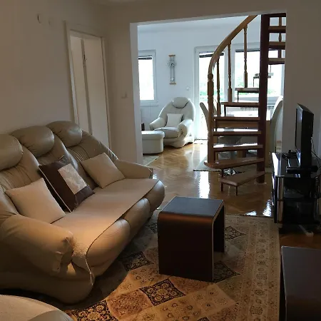 Apartman Mia アパート
